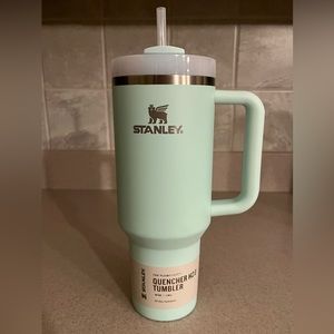 Stanley 40oz Tumbler- NWT- Mint